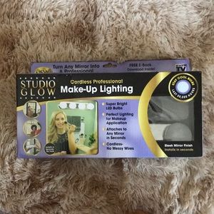 Studio glow makeup lighting. New in box.
